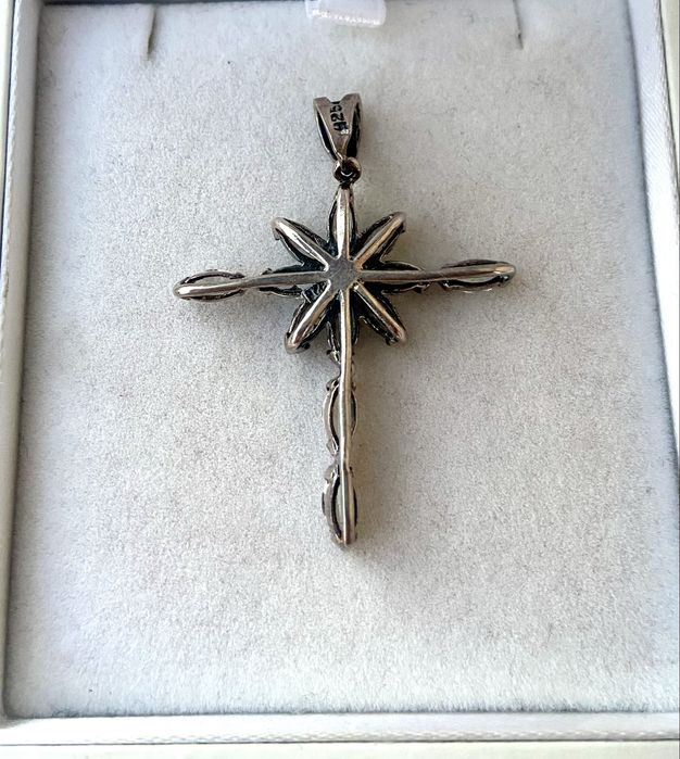 Pandantiv in forma de cruce din argint cu zirconii