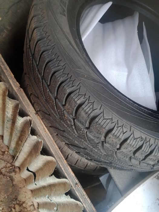 Продавам 2 бр гуми 245/60/18