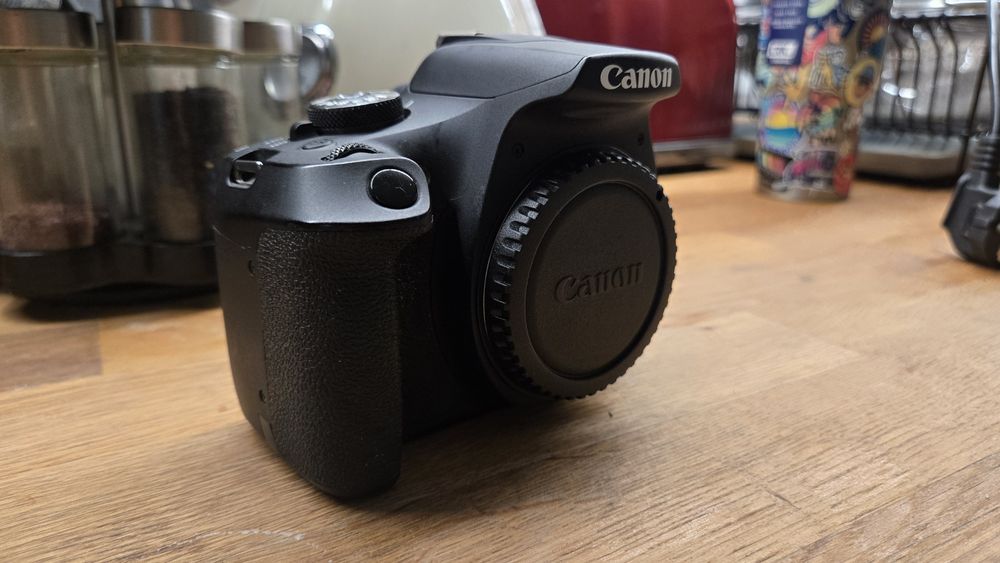 Canon eos 2000d - тяло