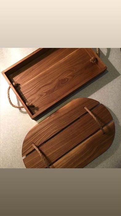 Деревянные доски и подносы для подачи горячих блюд