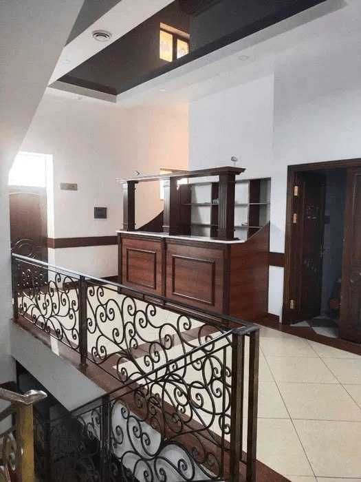 Сдаётся отдельно стоящее здание — 550 м²
 Центр, Луначарского !