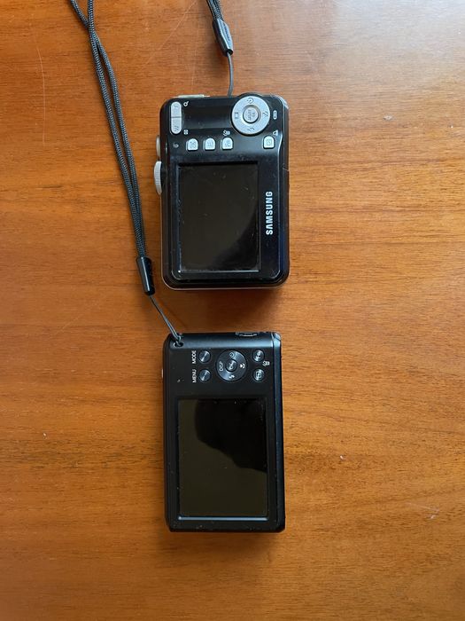 Vand doua aparate foto compacte samsung