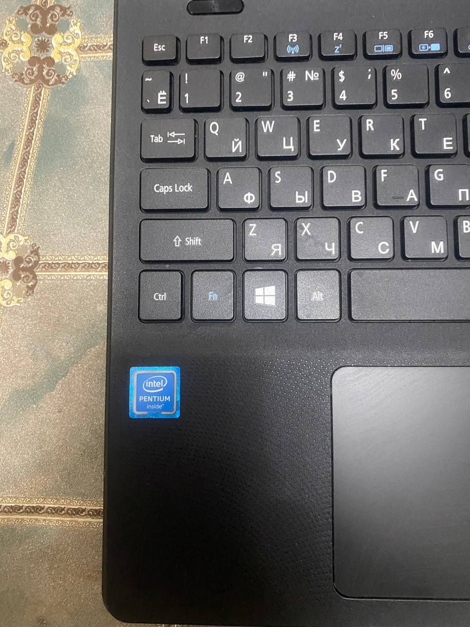 Notebook ishlamiy qogan,zaryadchik joyi buzilgan,lekin qogan hamma joy