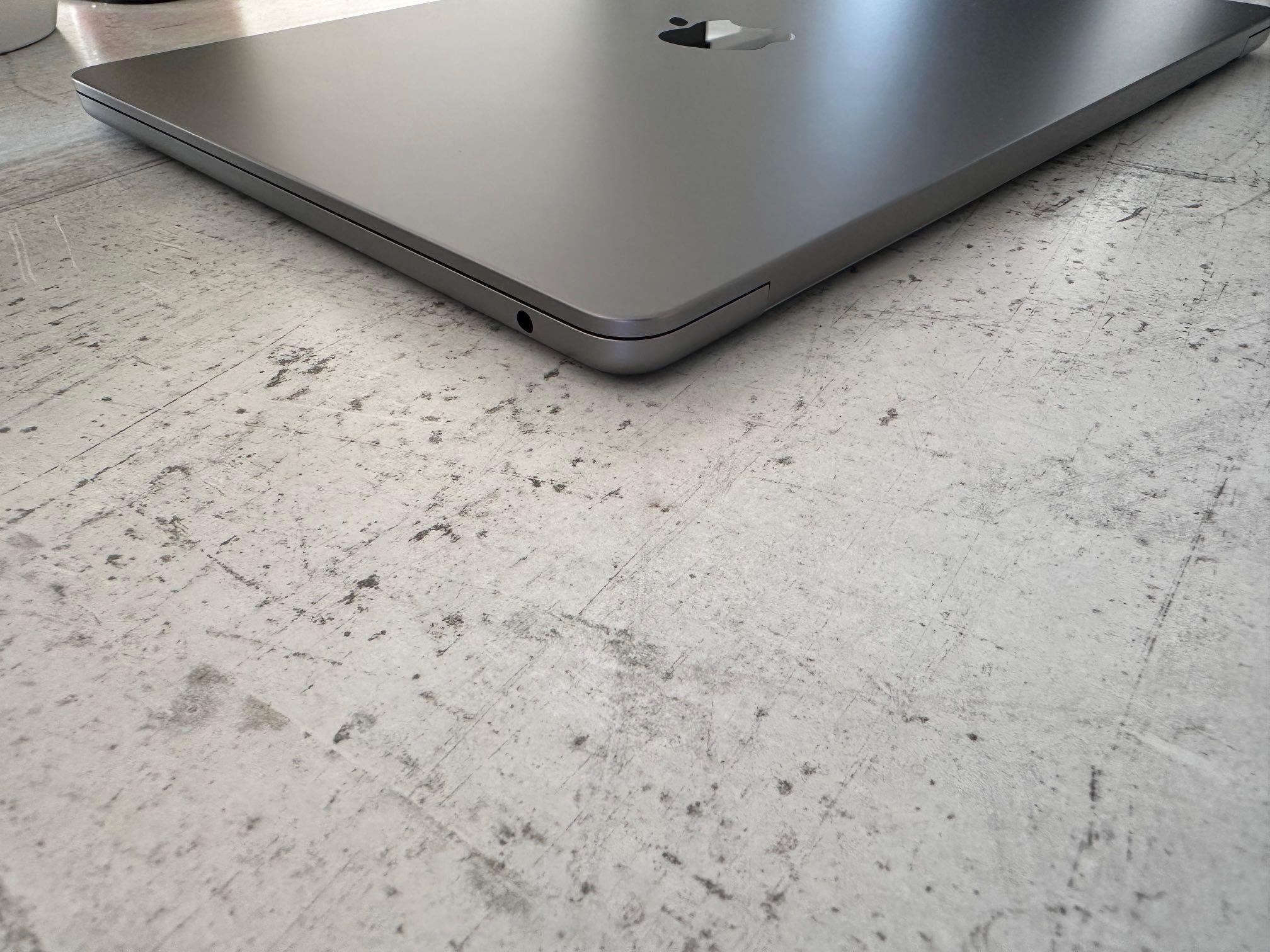 MacBook Air 13" M3 Chip 8-CPU, 10-GPU, 24RAM, 512 SSD В ГАРАНЦИЯ