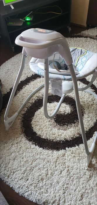 Leagăn electric pentru bebeluși