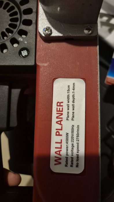 Masina decopertat / curatat pereti