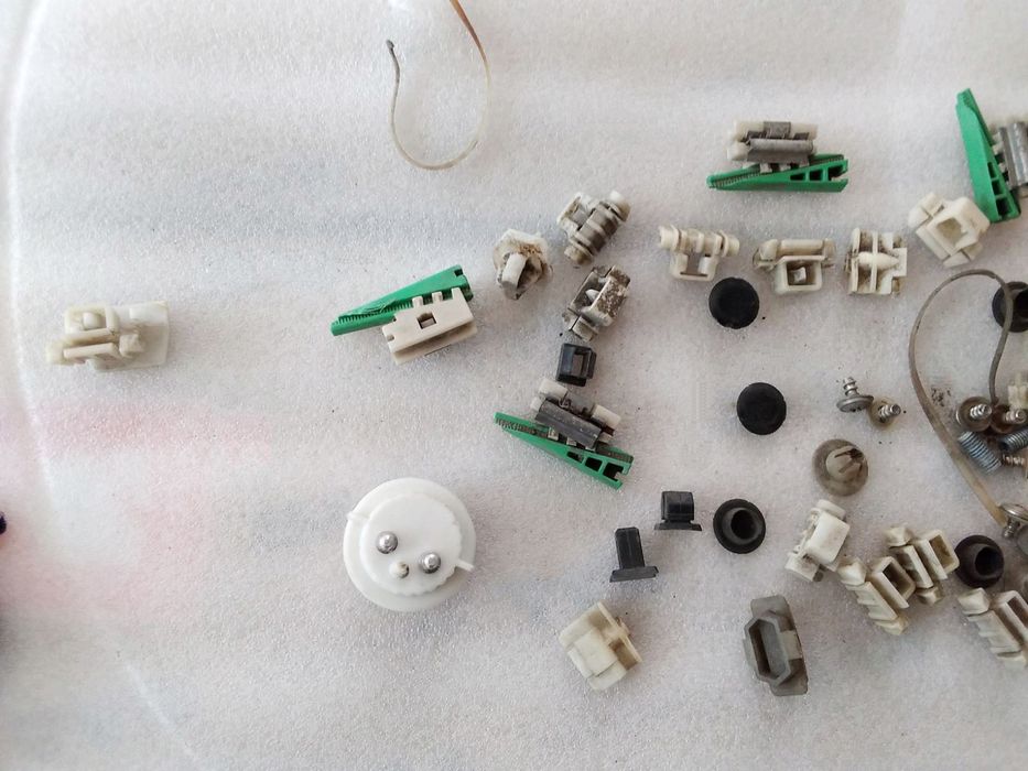 Щипки,емблема и др. за Мерцедес W124, Mercedes