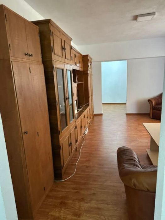 Vând apartament 3 camere