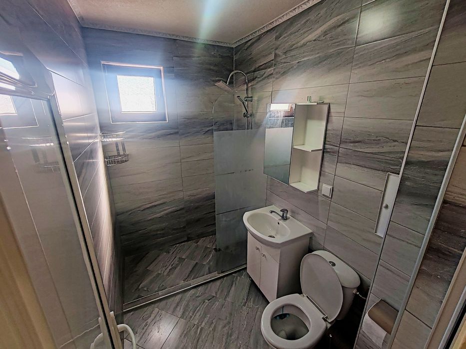 ОТ СОБСТВЕНИК!!!Тристаен апартамент с гараж под наем  в жк Остромила