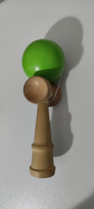 Vând kendama, preț negociabil