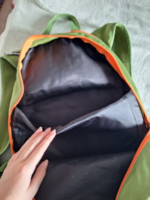 Ученическа раница с 4 разделни джоба + вграден дъждобран