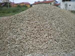 Nisip  balastru piatra amestec beton pamant vegetal