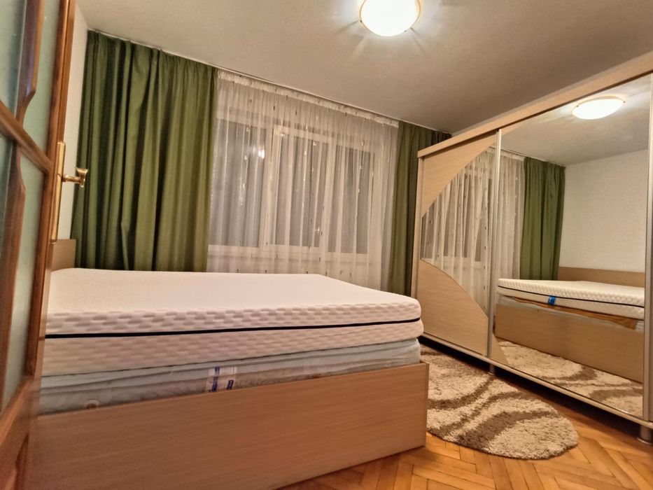 Inchiriez apartament centru