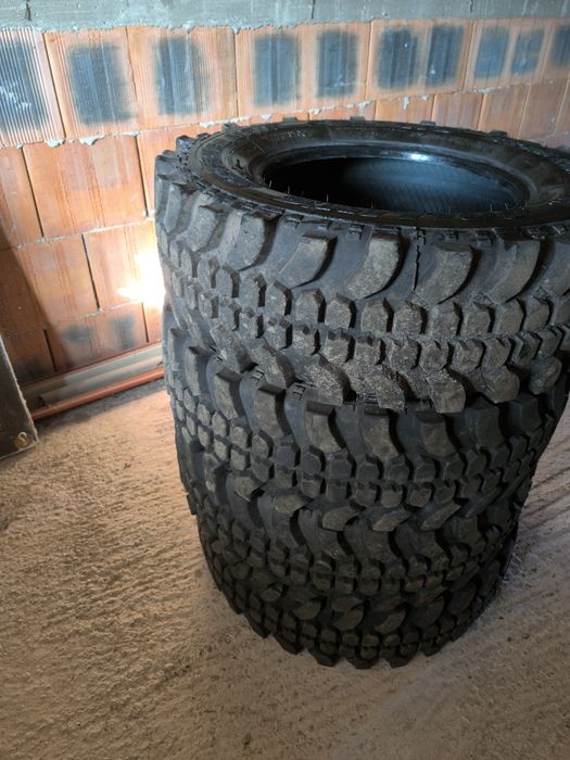 Vând cauciucuri off road 215/70/R15 4×4 Collin's Breaker MT/R 2023