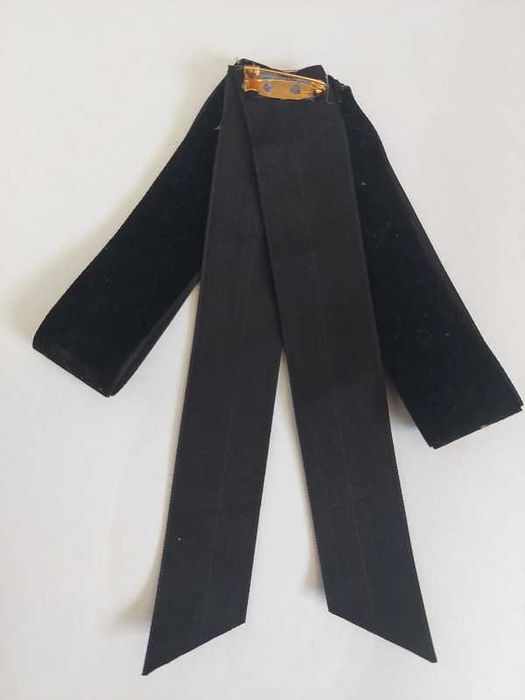 Broșă handmade catifea neagră stil Meli Melo