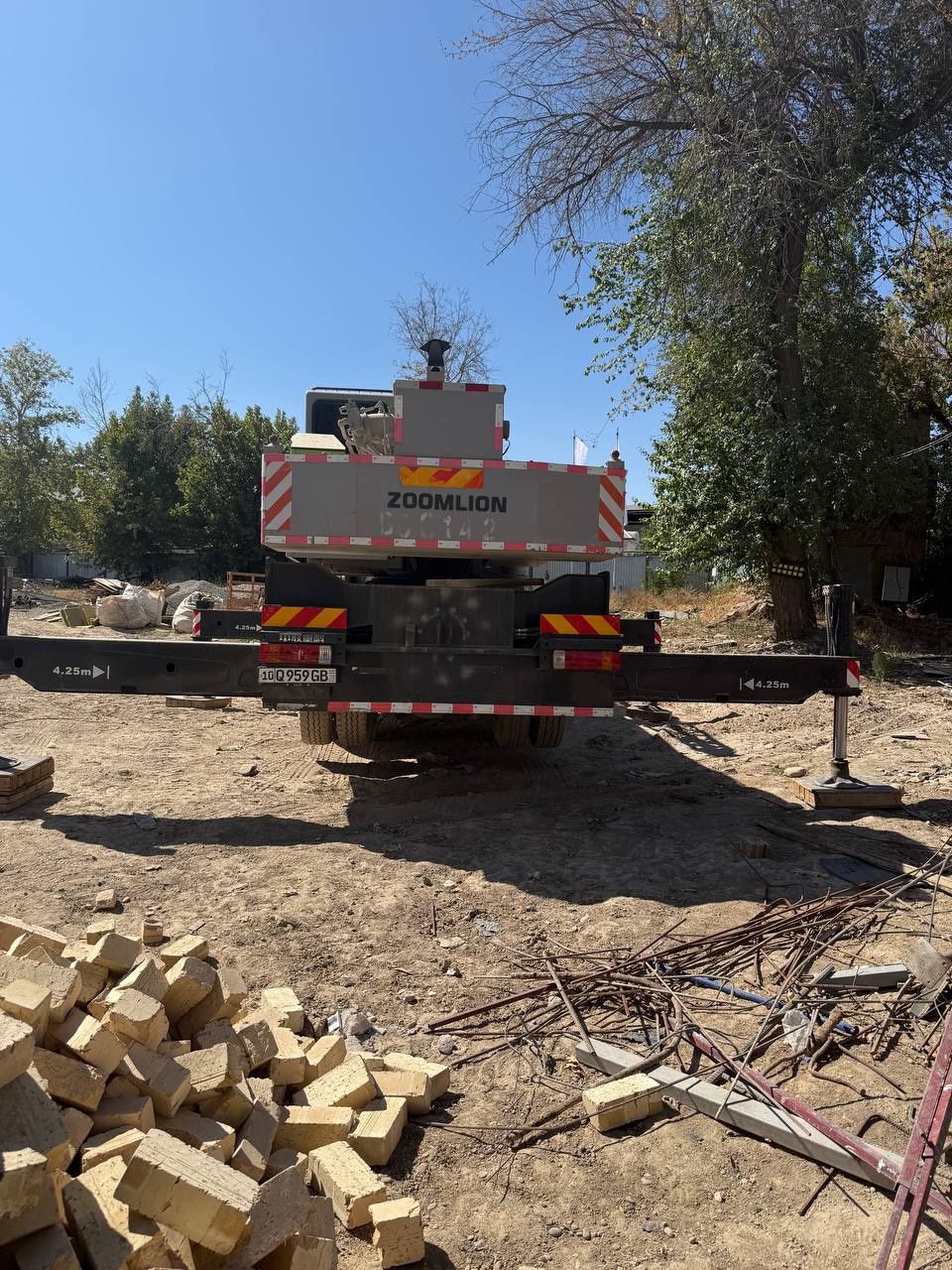 Kran sotiladi 25 tonnalik
