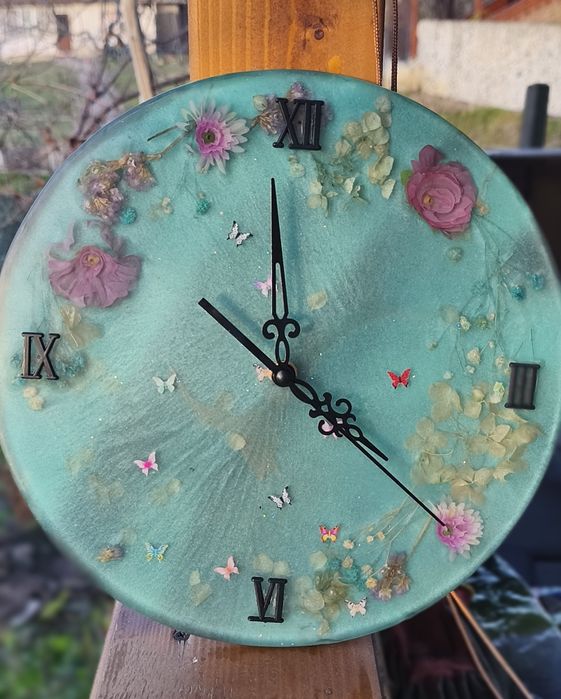 Ceas de perete din rasina