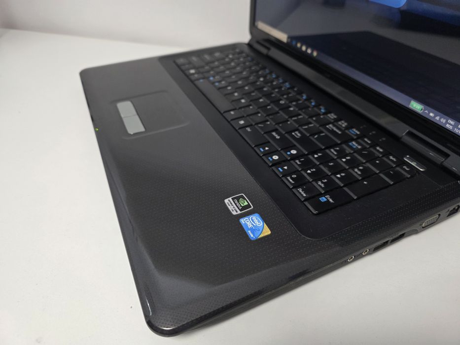 Laptop Asus  DISPLAY MARE 17 video dedicat  nVidia GT  . GARANTIE