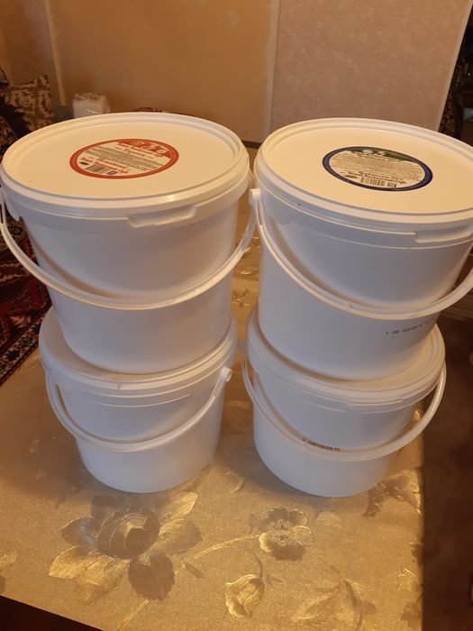 Продам пластмассовые ёмкости для хранения продуктов по  300 тенге