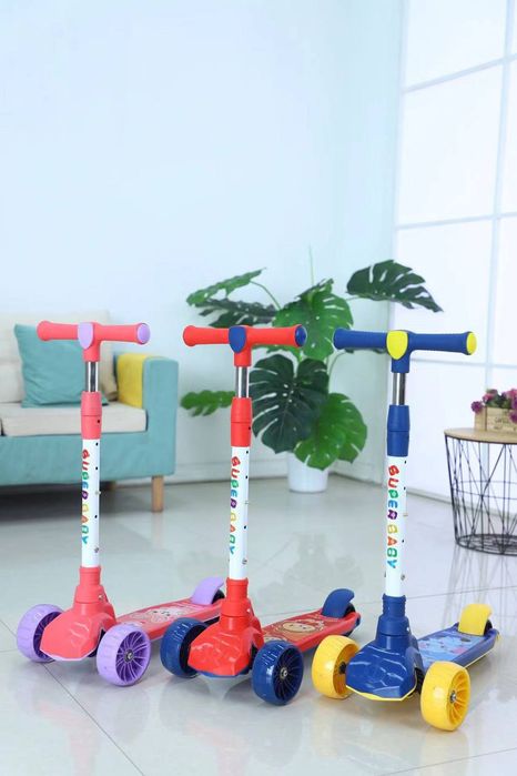 Детские 3-х колесные самокаты, яркие, складные.