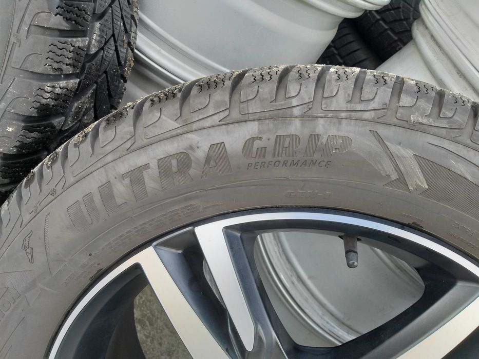 Set 4 anvelope GoodYear Ultra Grip Performance 235 55 R18 ci313