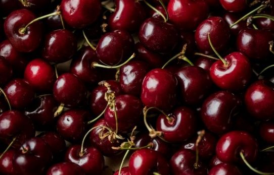 Продаётся дачная вишня и смородина