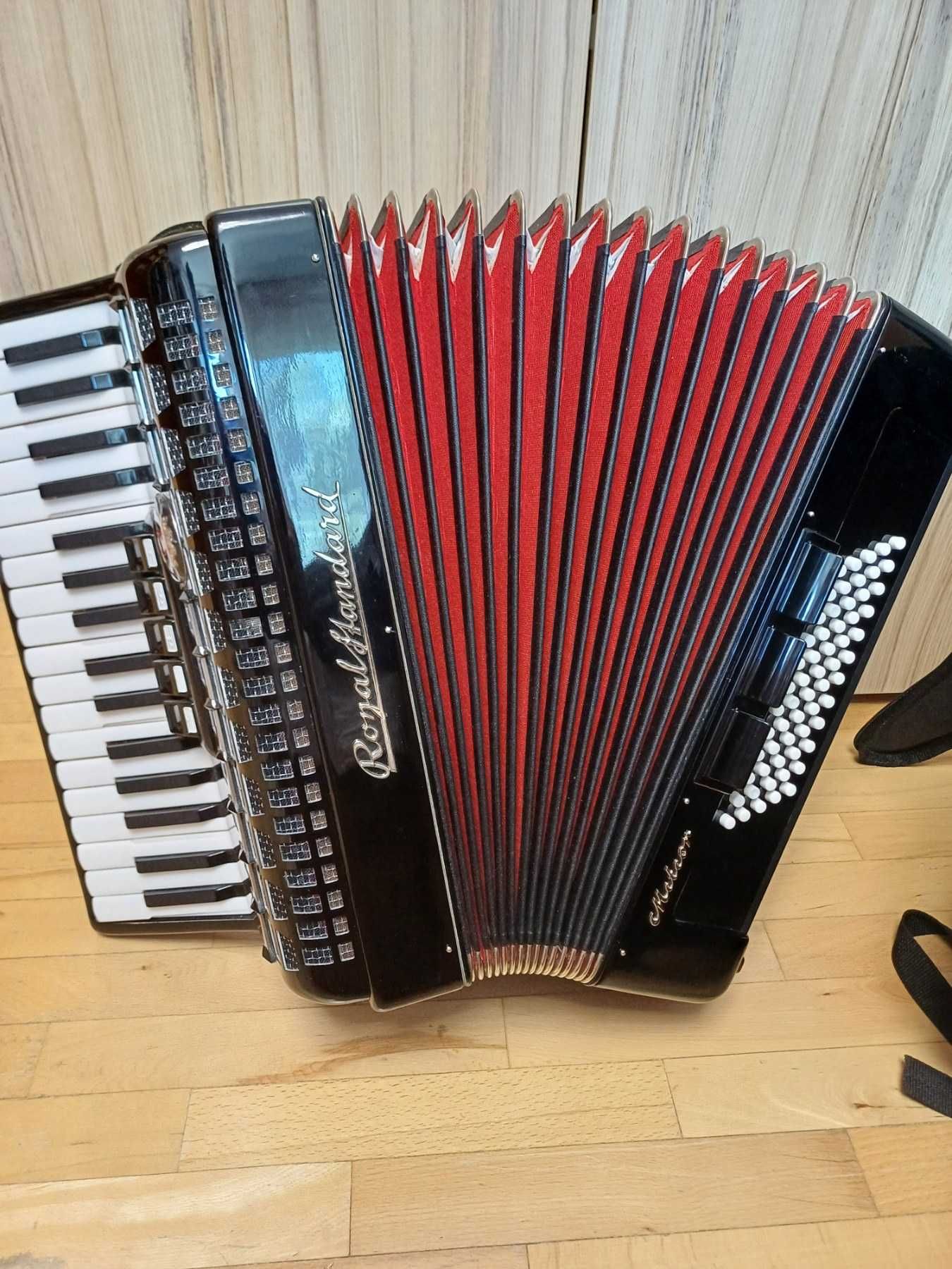 Акордеон Weltmaister Meteor 60bass