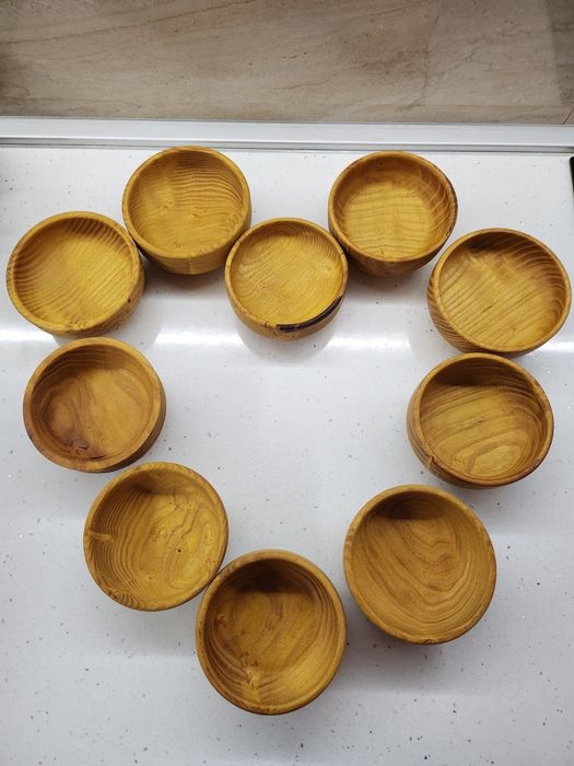 Масивни дървени купички от черница