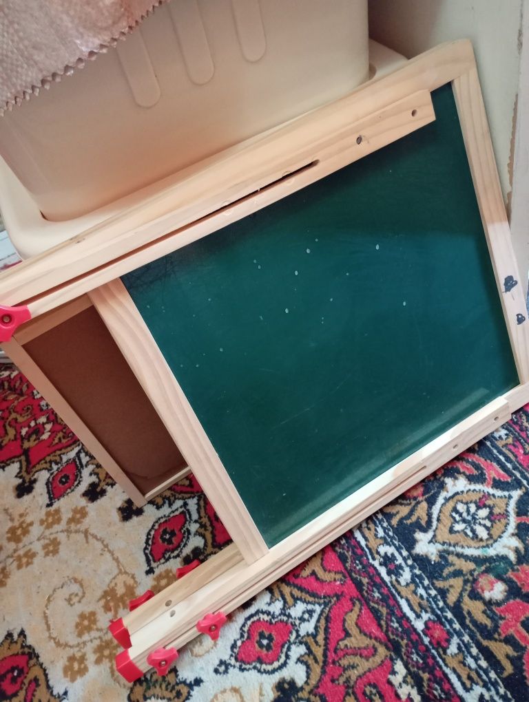 Продаётся детский стол со стулом