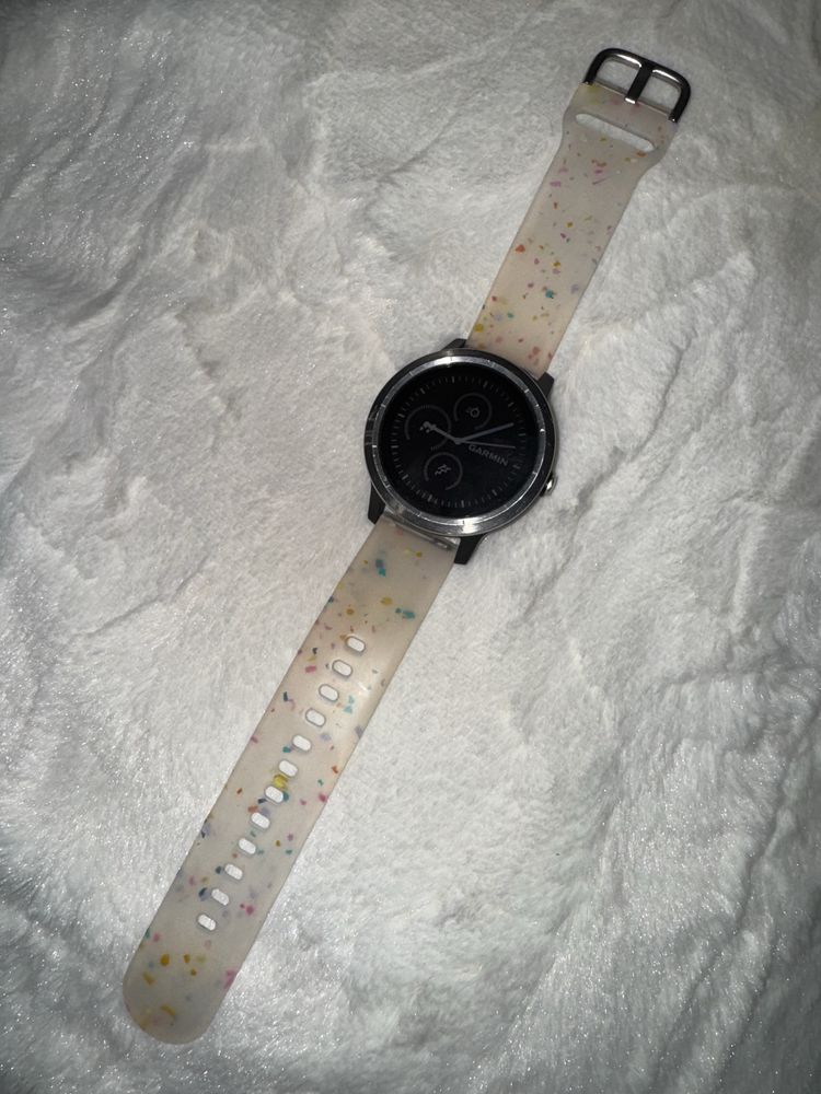 Смарт часовник Garmin Vivoactive 3 + 6 каишки