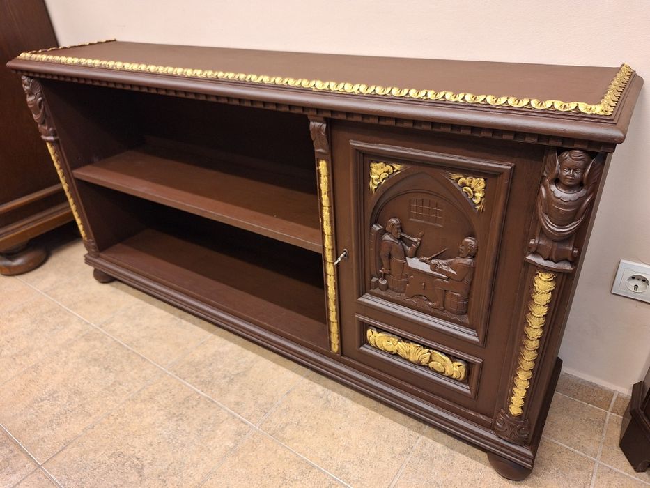 Комод, скрин, библиотека с богата дърворезба