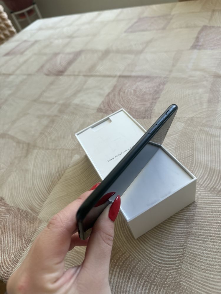 Продавам iphone se