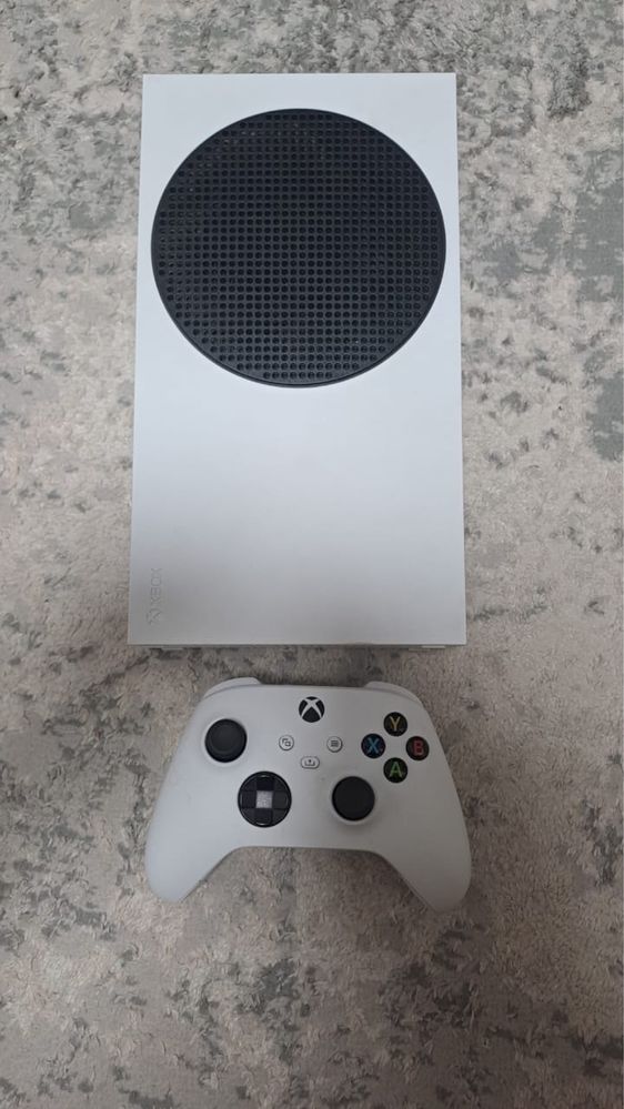 X BOX S консоль.