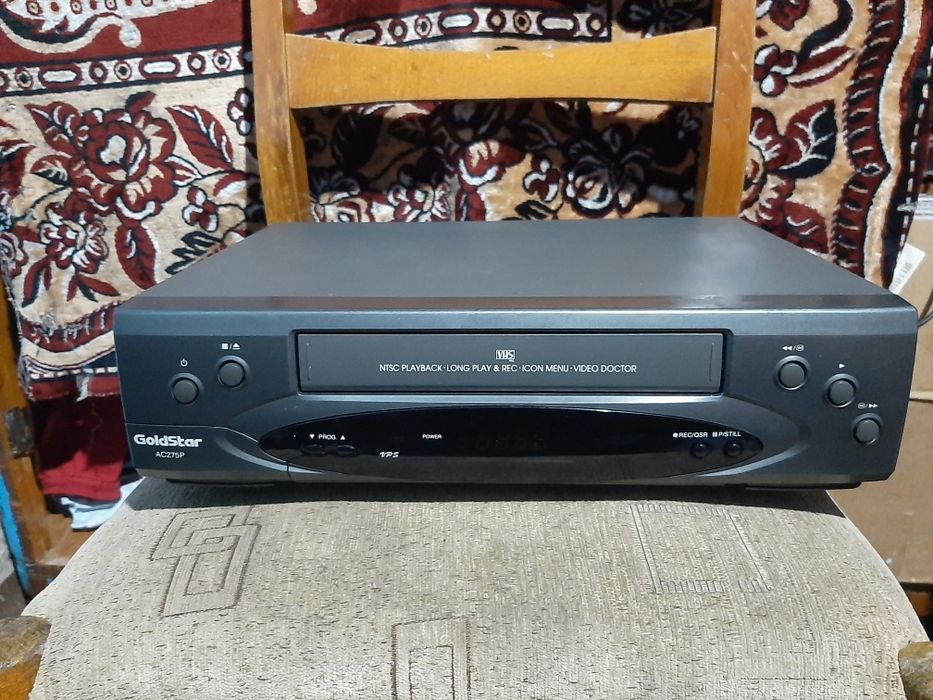 Vând videorecorder goldstar în stare bună