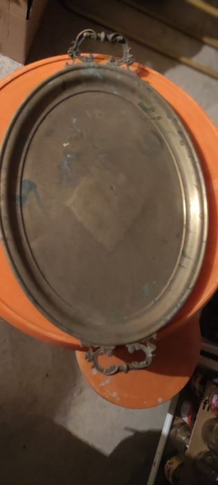 Продава се стар месингов поднос