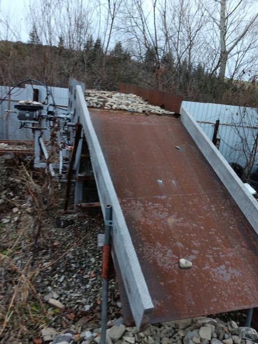 Selector piatra cu vibraror