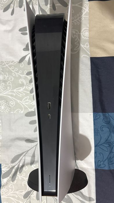 Vând urgent Play Station 5 digital edition