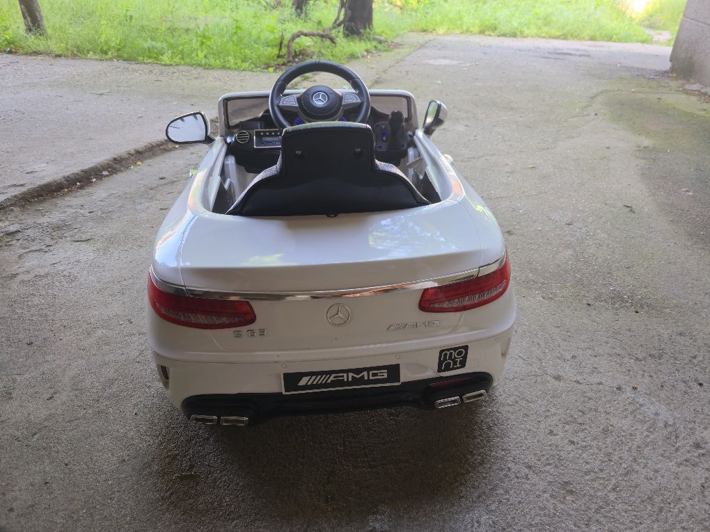 Детска акумулаторна кола mercedes