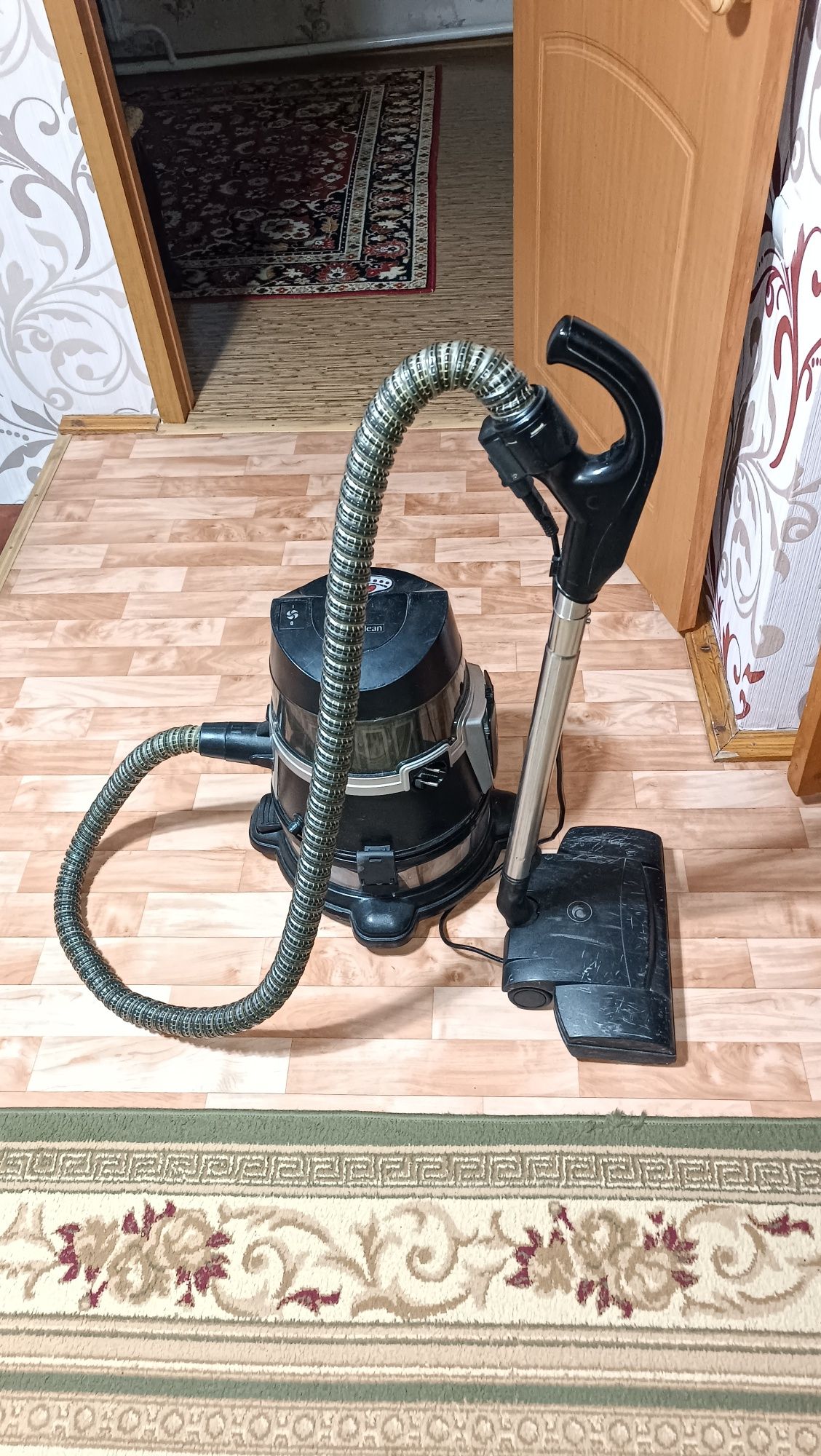 Продам моющий пылесос