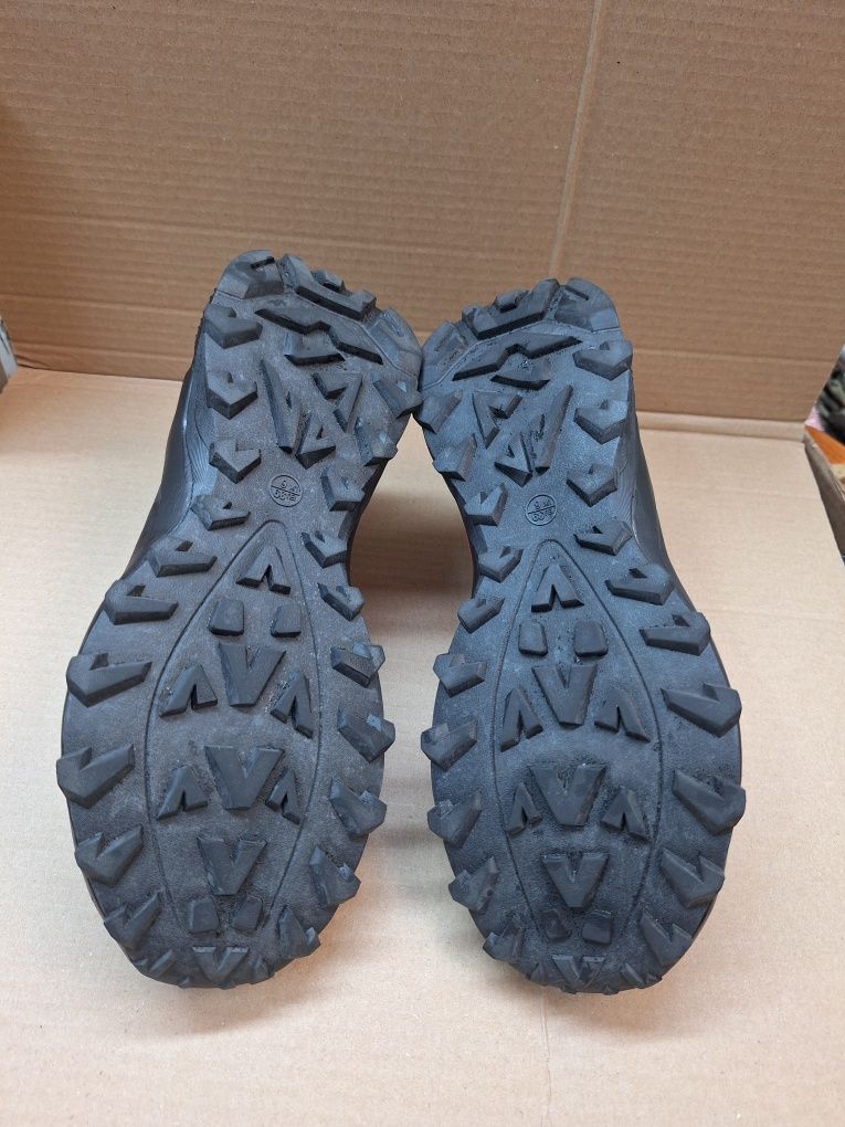 Adidasi Crivit, 39, talpic 25.5 cm.Waterproof, purtați o singura dată