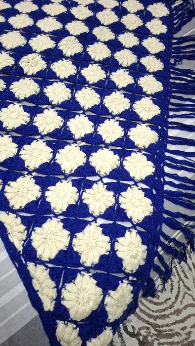 Продаётся большой шаль ручная работа