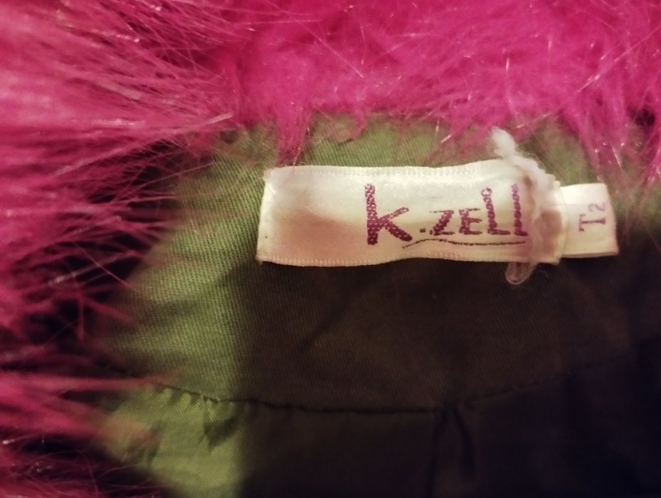 Тъмно зелено яке с розова качулка, и палтенце-цветно