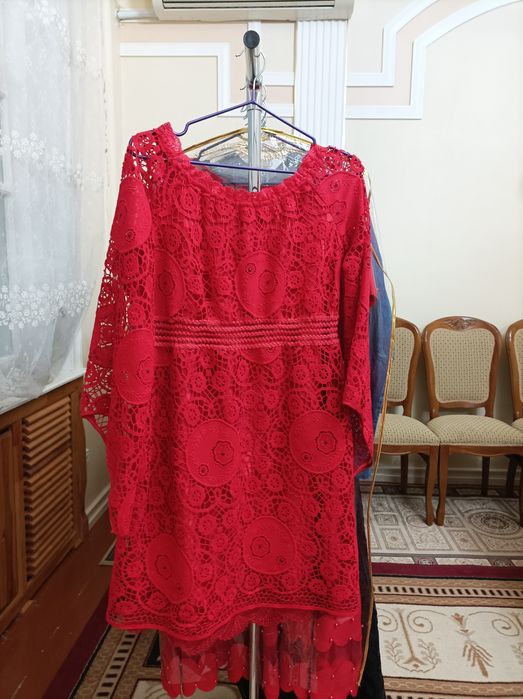 Qizil ko'ylak vecherniy