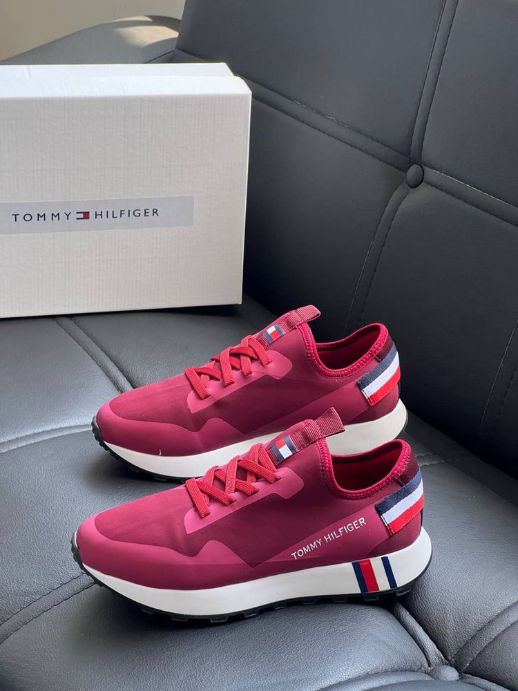Adidasi Tommy Hilfiger Noi !!! Marimi 36/40 !!!