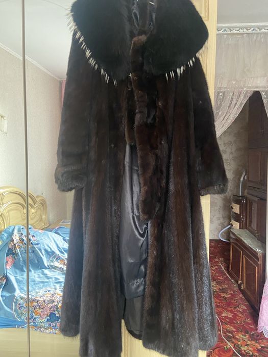 Шуба норковая , длинная 100000