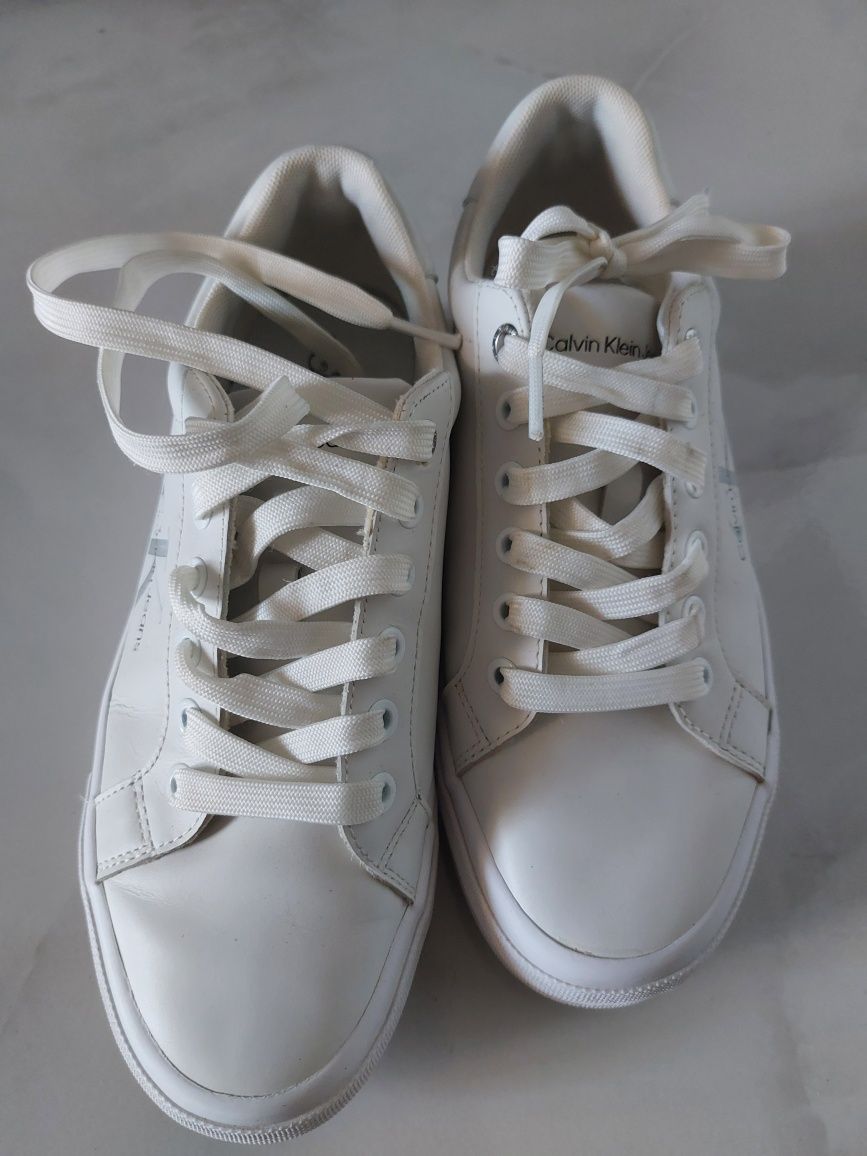 Pantofi de piele