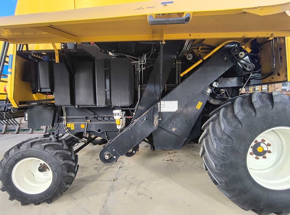 New Holland TC 5.90, с житен хедер 5.18м