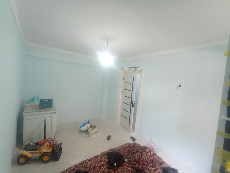 Qoyliq ota masjidi orqasida 1 xonali yangi bitgan uy minus 1 etajda