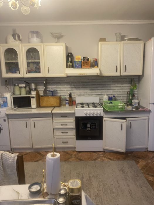 Кухонный гарнитур и газ плита