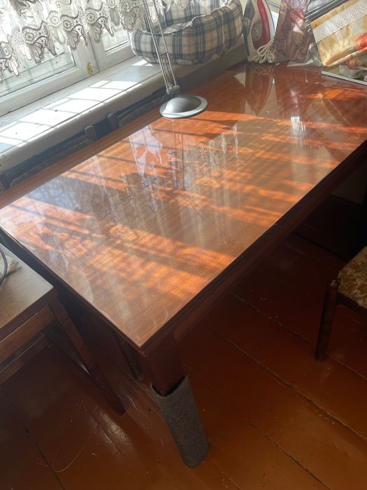 Стол обеденный и 4 стула